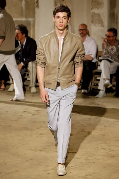 Look 22